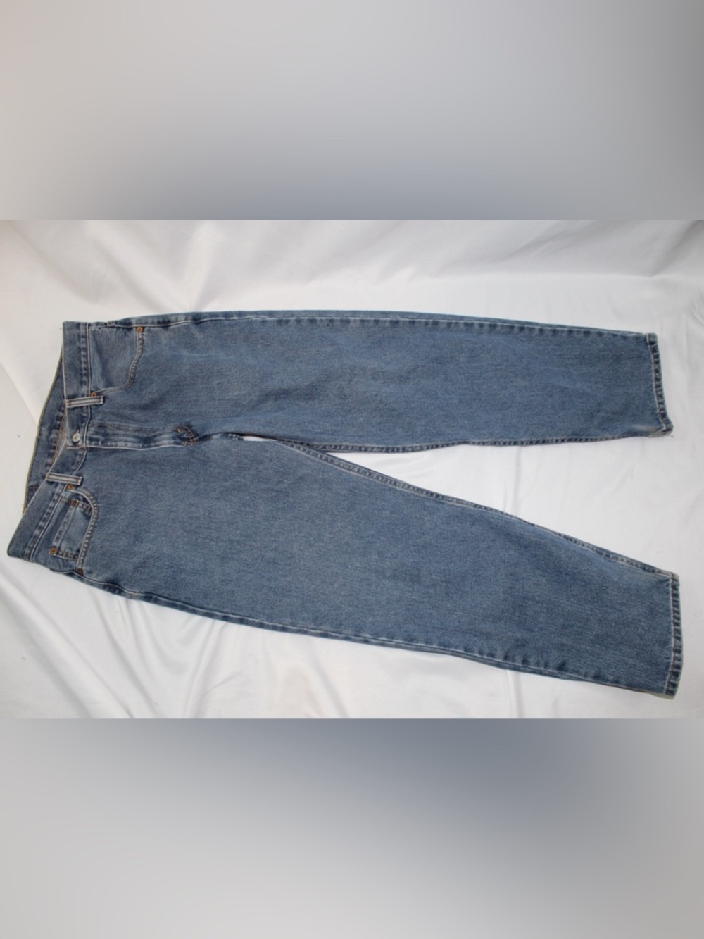 Levi's 550 Men's size 33 X 30” Relaxed Fit Jeans Medium Wash Blue Denim